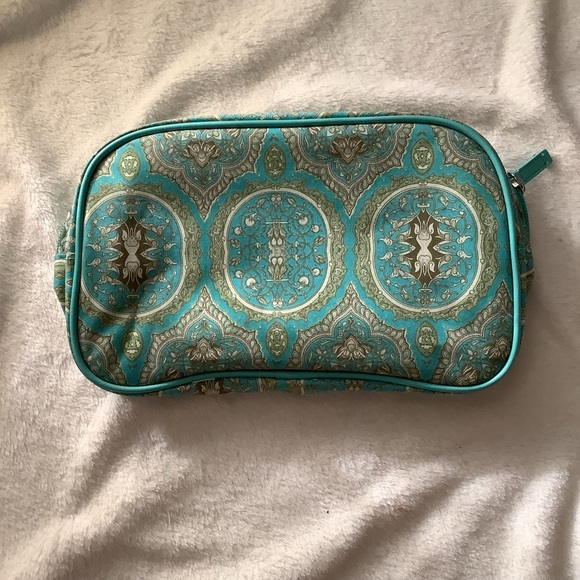 NWOT Make Up Case Set - Picture 2 of 8